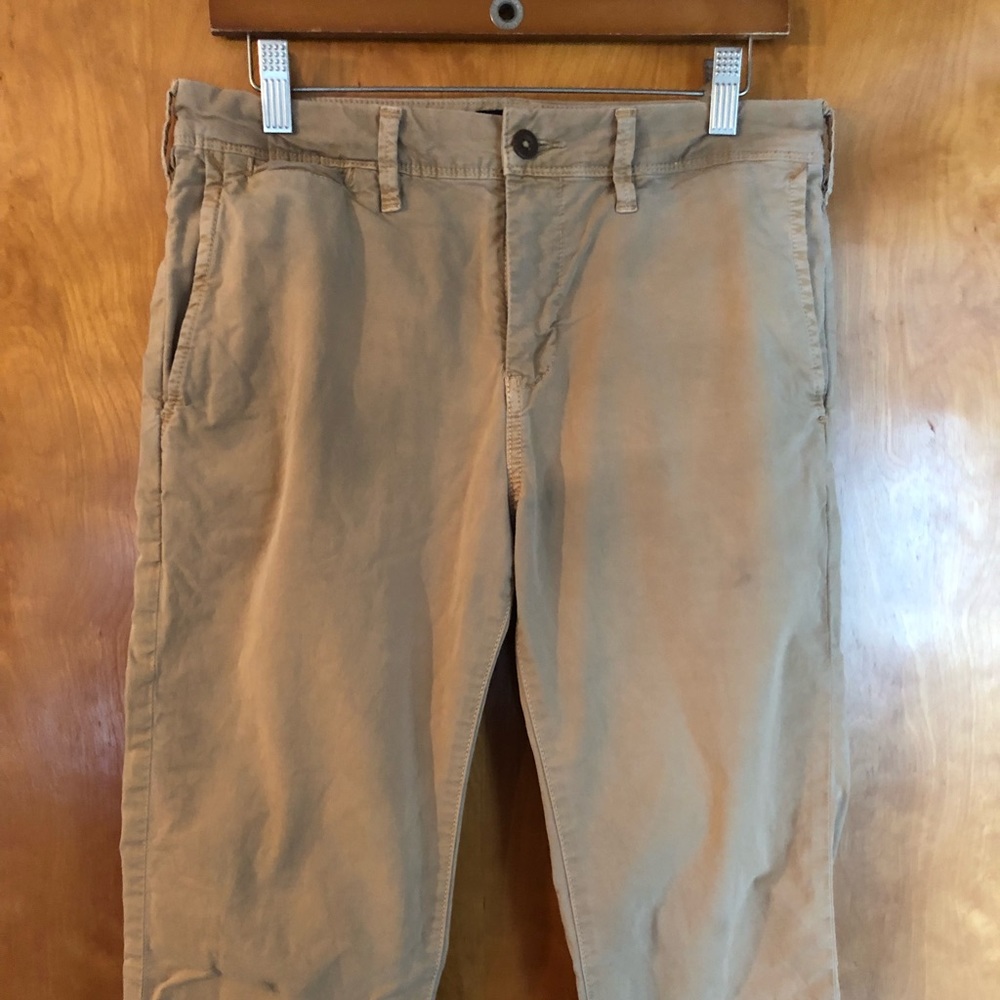 American Eagle Outfitters Men’s slim khakis